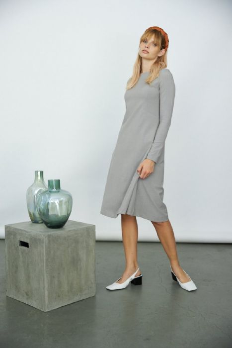 שמלת כפתורים בשרוול בז'