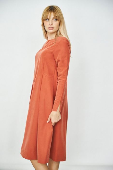 שמלת תיפורים במותן כתום- חמרה