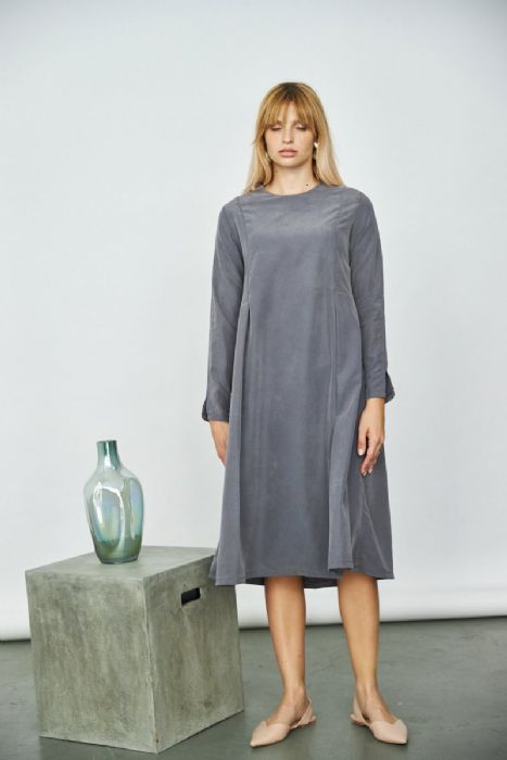 שמלת תיפורים במותן אפורה