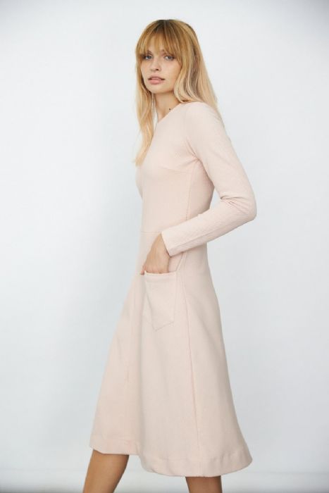 שמלת אלכסונים ורודה