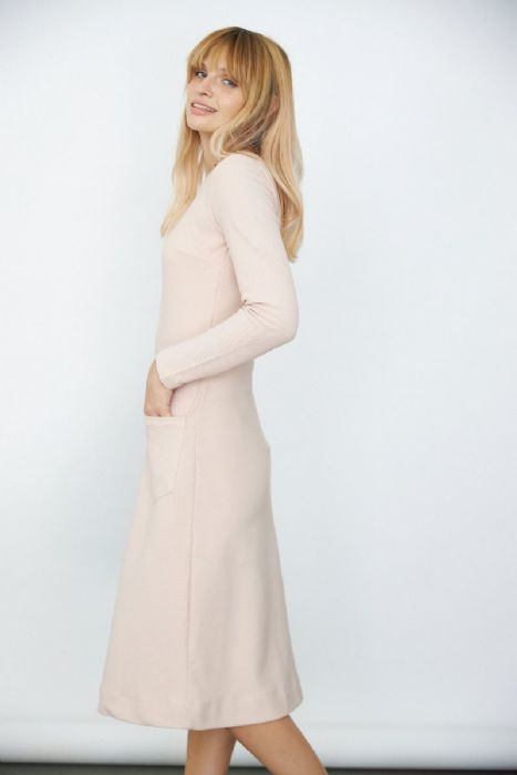 שמלת אלכסונים ורודה