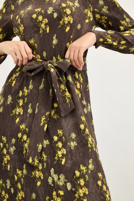 שמלה כיווצים פליסה אפור עם כתמים ירוק