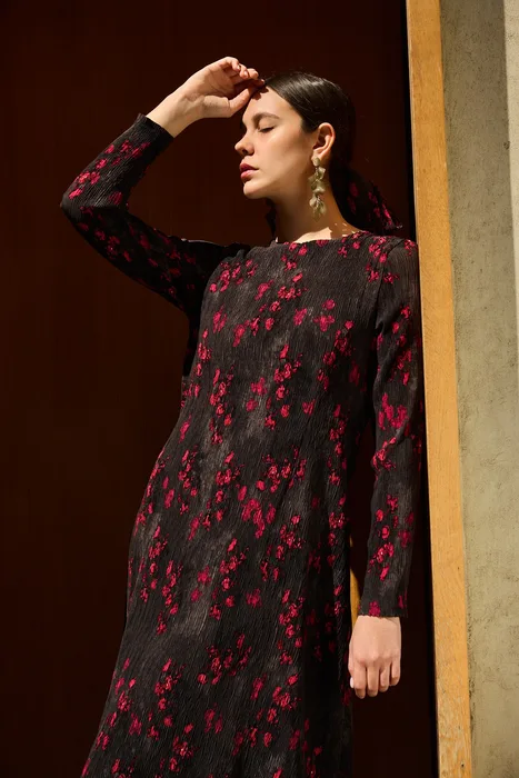 שמלה כיווצים פליסה אפור עם כתמים ורוד פוקסיה