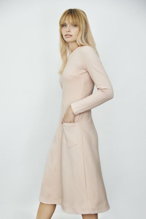 שמלת אלכסונים ורודה