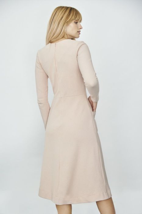 שמלת אלכסונים ורודה